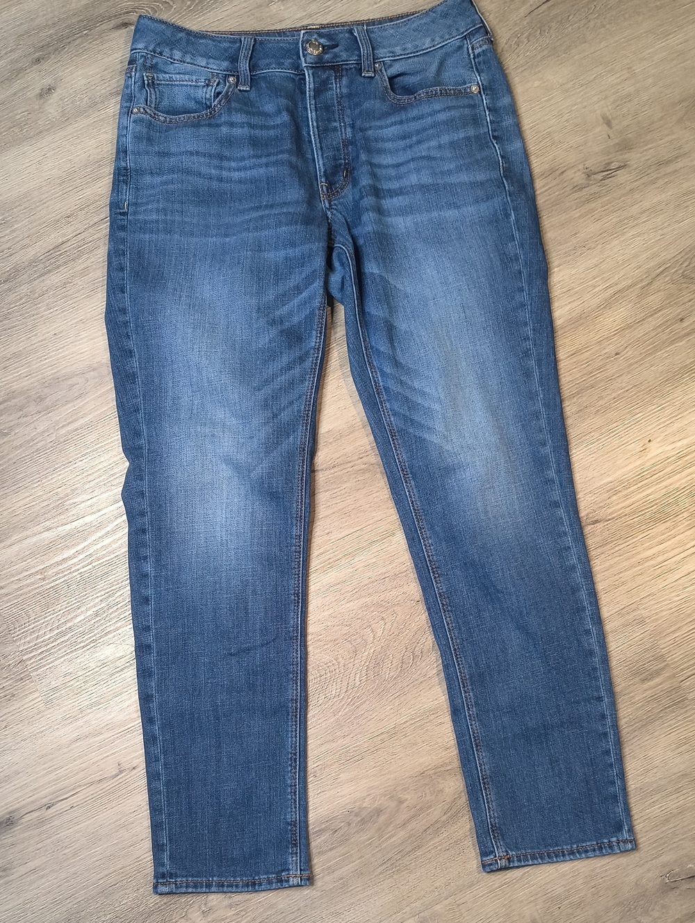 S1176 Tomgirl Casual Fit w/28" Inseam American Eagle Women's Size 6 Jeans
